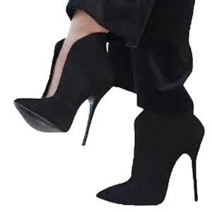 NWOT Steve Madden – Derived Bootie BLACK Size 6